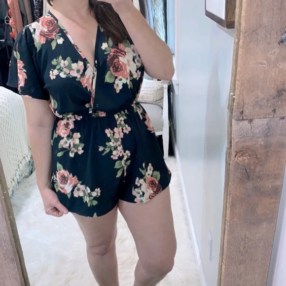 Band of Gypsies floral romper size medium - Picture 2 of 7